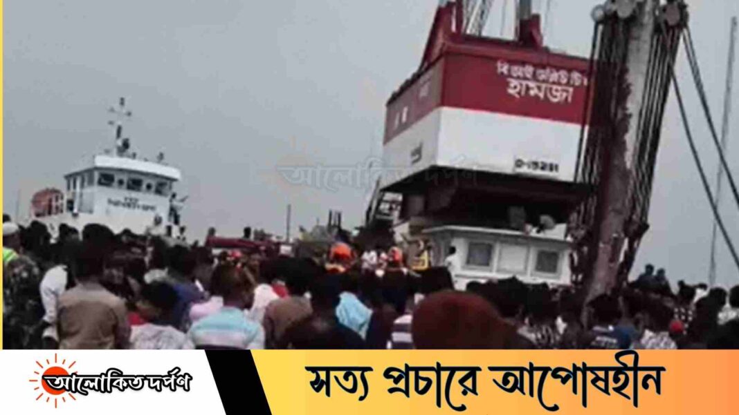 দৌলতদিয়ায় বাস পদ্মায়, নিখোঁজ যাত্রীদের উদ্ধারে অভিযান চলছে দৌলতদিয়ায় বাস পদ্মায়, নিখোঁজ যাত্রীদের উদ্ধারে অভিযান চলছে