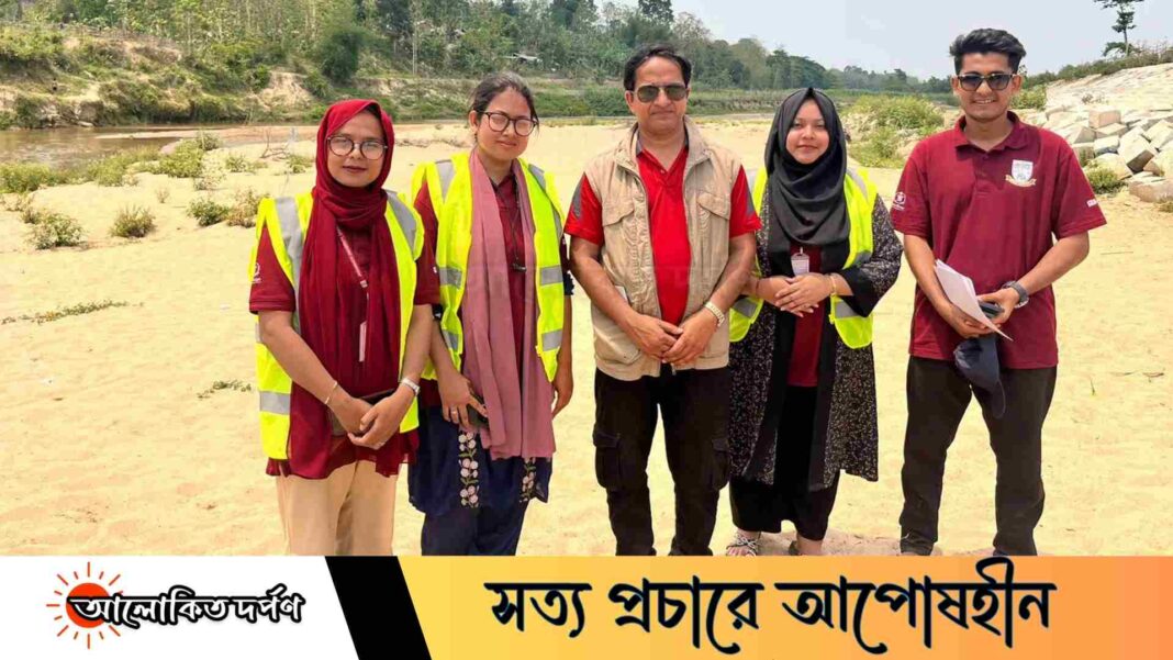 চেঙ্গী নদীর স্বাস্থ্য গবেষণায় জবির শিক্ষার্থীরা