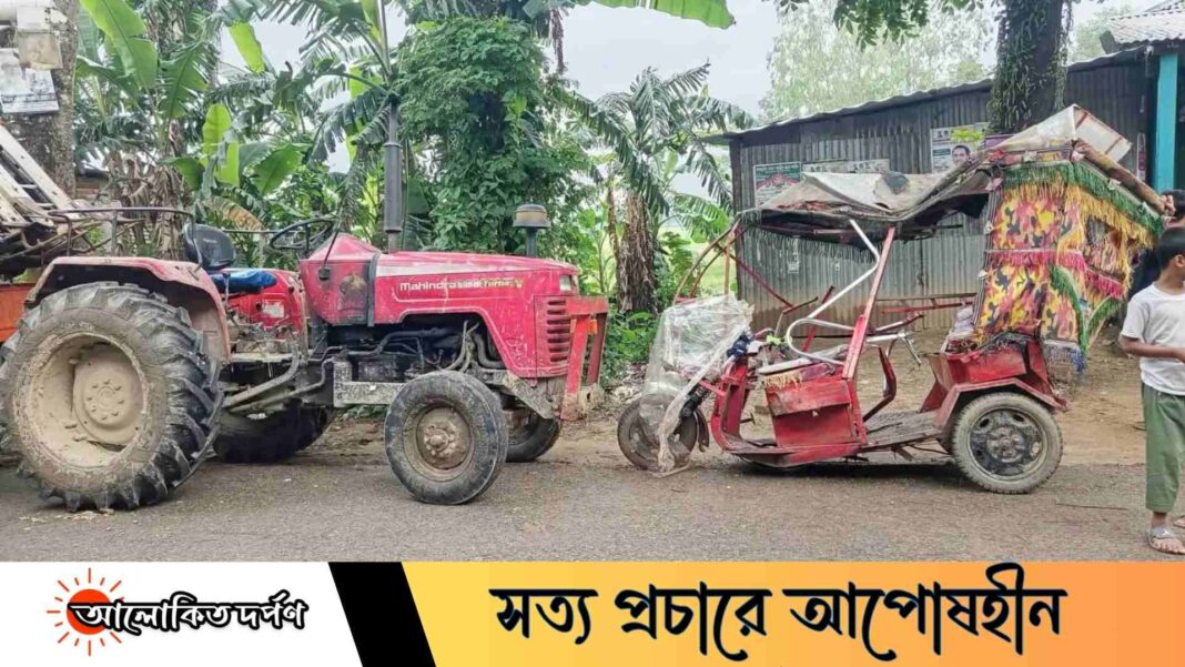 দুর্গাপুরে লরি-ট্রাক্টর ও অটোরিকশার মুখোমুখি সংঘর্ষে আহত ২