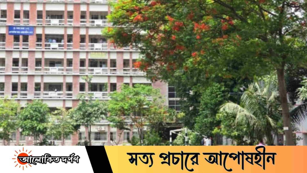 জ্যৈষ্ঠ্যের দাবদাহে তিতুমীর কলেজ ক্যাম্পাসে কৃষ্ণচূড়ার রঙিন সৌন্দর্য