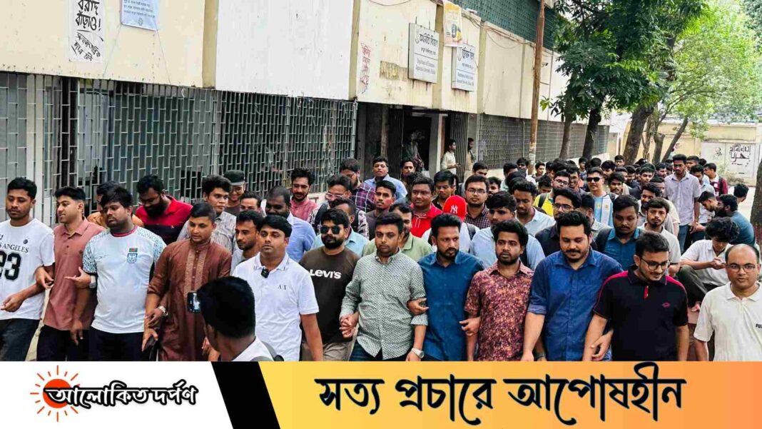 তারেক রহমানের ‘জনবান্ধব বাজেট’কে স্বাগত জানিয়ে জবিতে ছাত্রদলের মিছিল