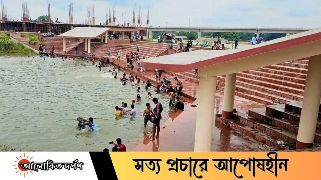 জবির দ্বিতীয় ক্যাম্পাসের পুকুরে গোসলে নেমে দুই নারীর মৃত্যু জবির দ্বিতীয় ক্যাম্পাসের পুকুরে গোসলে নেমে দুই নারীর মৃত্যু